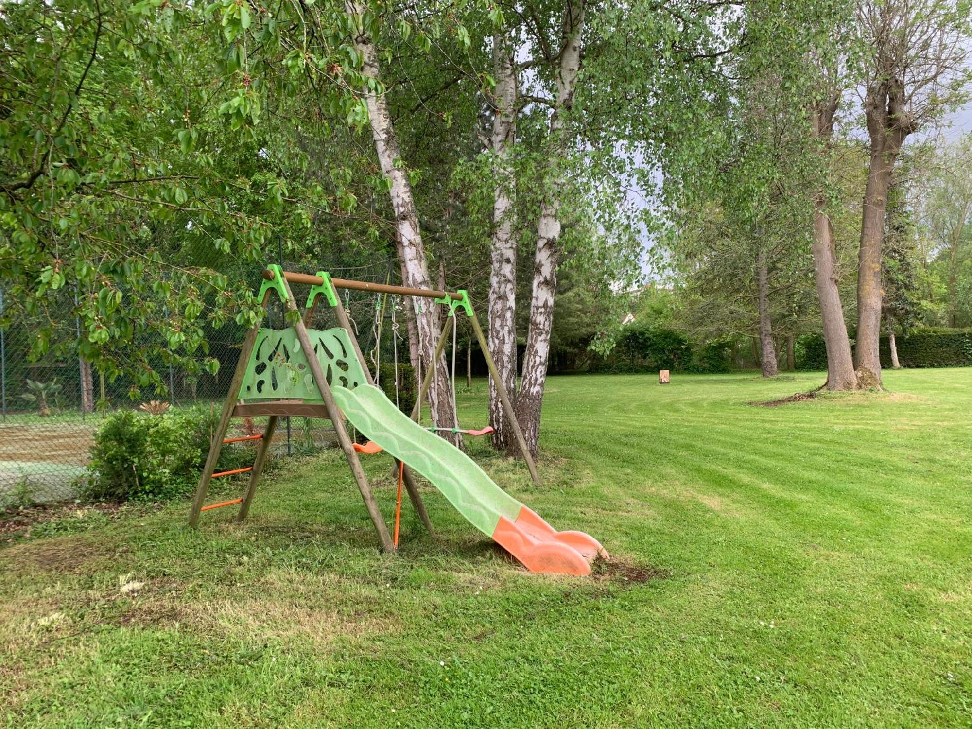 Appartement Familial Au Bord De La Marne, Jardin 8000M2, Piscine, Court De Tennis, Terrasse, Parking Gratuit Proche Disneyland Isles-lès-Villenoy Eksteriør bilde