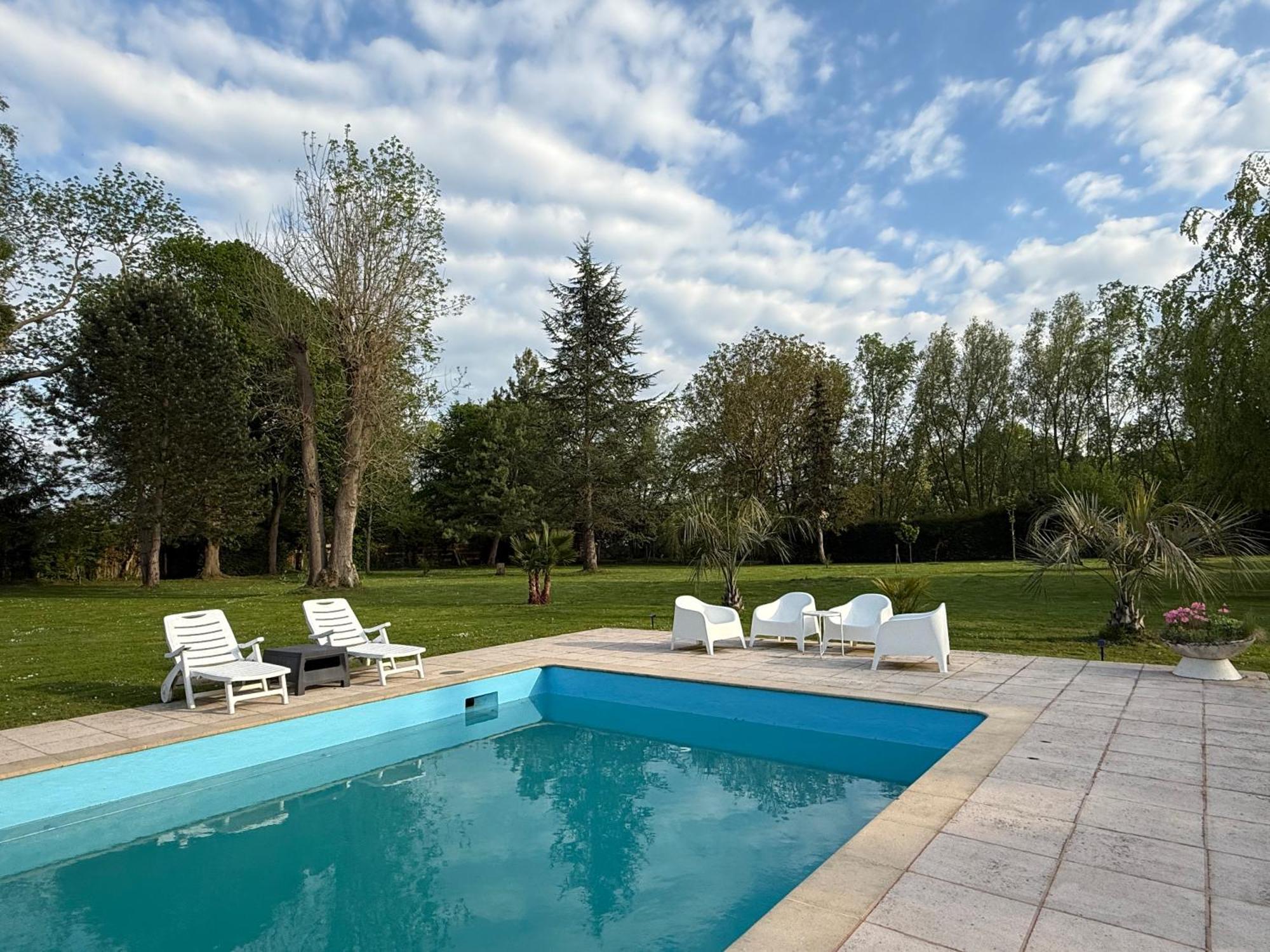 Appartement Familial Au Bord De La Marne, Jardin 8000M2, Piscine, Court De Tennis, Terrasse, Parking Gratuit Proche Disneyland Isles-lès-Villenoy Eksteriør bilde
