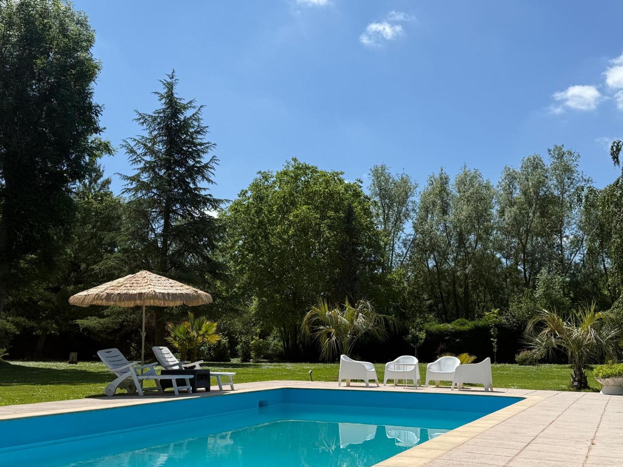 Appartement Familial Au Bord De La Marne, Jardin 8000M2, Piscine, Court De Tennis, Terrasse, Parking Gratuit Proche Disneyland Isles-lès-Villenoy Eksteriør bilde