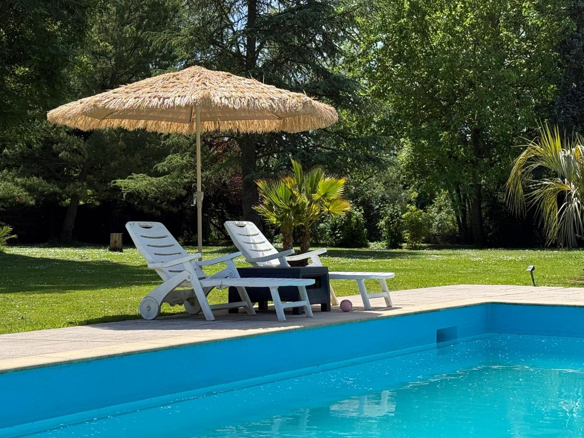 Appartement Familial Au Bord De La Marne, Jardin 8000M2, Piscine, Court De Tennis, Terrasse, Parking Gratuit Proche Disneyland Isles-lès-Villenoy Eksteriør bilde